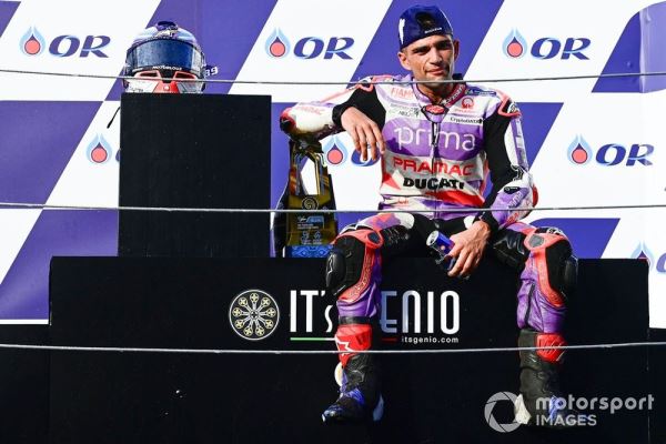 Мартин выиграл дуэль у Баньяи и стал победителем яркой гонки MotoGP в Таиланде