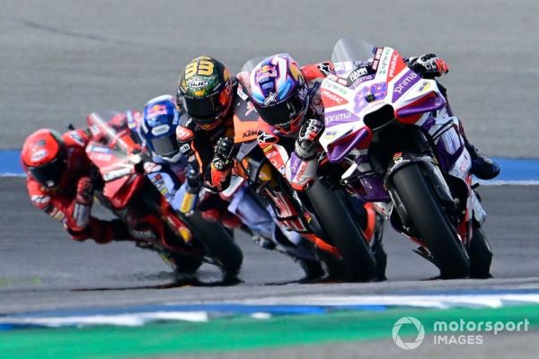 Мартин выиграл дуэль у Баньяи и стал победителем яркой гонки MotoGP в Таиланде