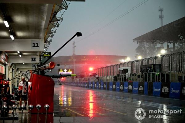 Ферстаппен завоевал поул в Сан-Паулу под начавшимся дождем, второй ряд у Aston