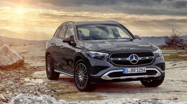 Российские дилеры назвали цены на кроссовер Mercedes GLC