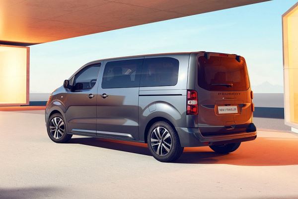 Peugeot Traveller одновременно улучшил и ухудшил характеристики после рестайлинга